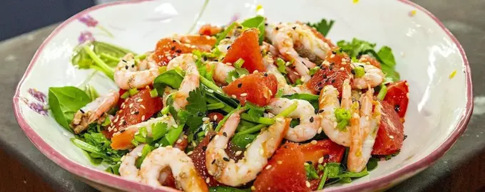 Салат с креветками и грейпфрутом