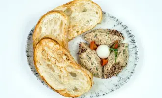Яйцо с ножками