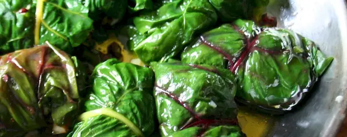 Закуска из свекольных листьев