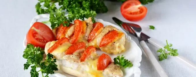 Куриная грудка с помидорами и сыром