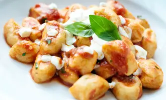 Ньокки итал. Gnocchi — итальянские клецки