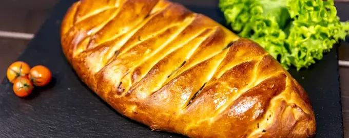 Кулебяка с лососем и шпинатом