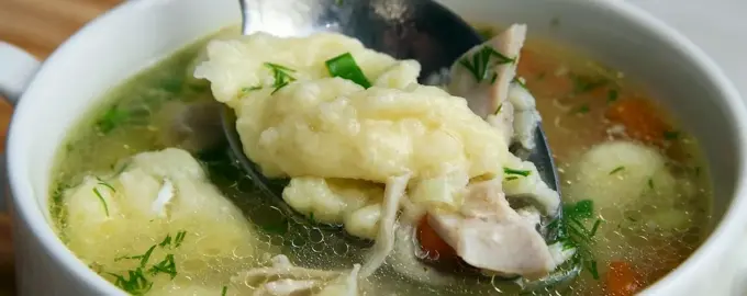 Куриное консоме с клецками