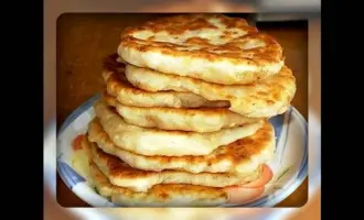 Лепёшки на кефире на сковороде пышные с сыром