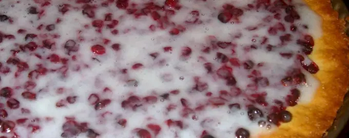 Пирог с брусникой