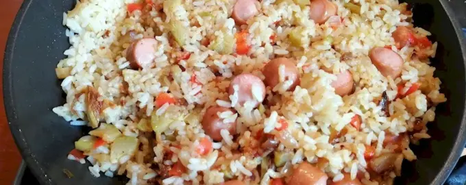 Рис с сосисками