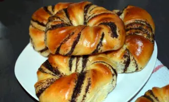 Рогалики с маком из дрожжевого теста