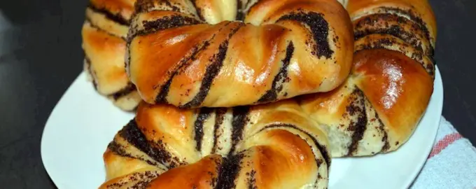 Рогалики с маком из дрожжевого теста