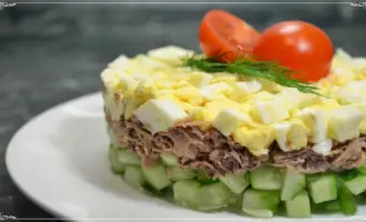 Салат с тунцом и яйцом