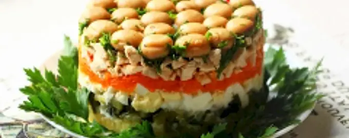 Салат Лесная Полянка с опятами