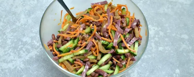 Салат с фасолью и корейской морковью