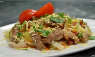 Салат со свининой и овощами