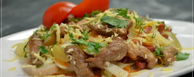 Салат со свининой и овощами