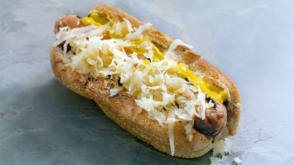 Хот дог с квашеной капустой