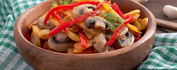 Тушеные шампиньоны с овощами