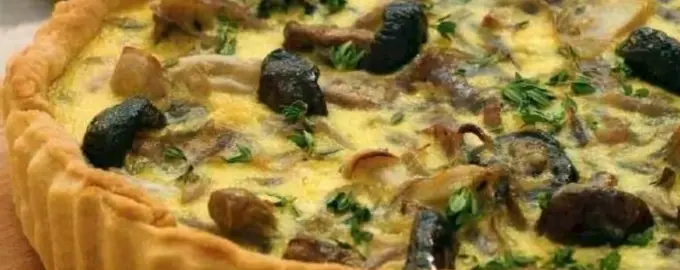 Пирог с шампиньонами и сыром