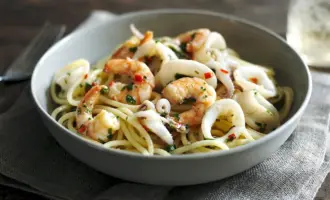 Паста лингвини с кальмаром