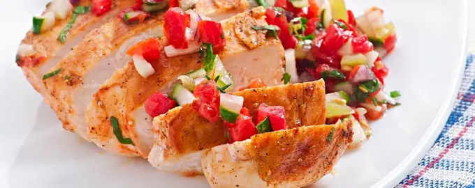 Жареное куриное филе с сальсой