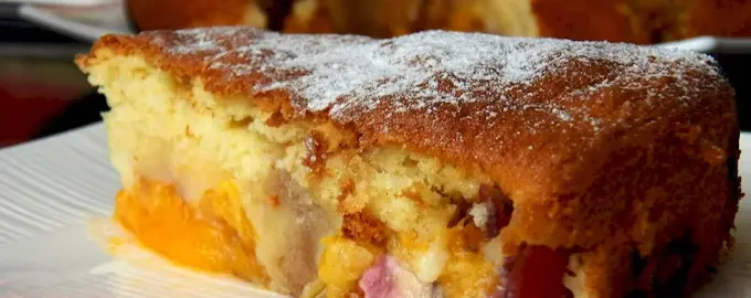 Шарлотка с абрикосами
