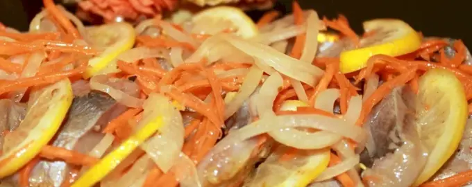 Селедка по голландски с лимоном