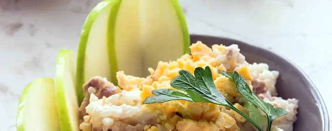 Салат из печени трески классический