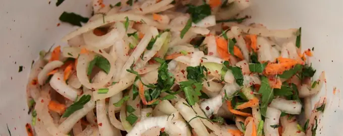 Луковый салат