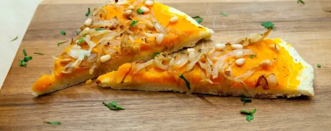 Пицца с тыквой и сыром