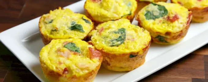 Яичные маффины с сыром и ветчиной