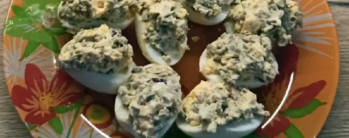 Фаршированные яйца с сайрой