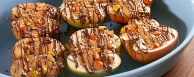Яблоко с арахисовой пастой