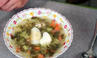 Щавелевый суп с яйцом и курицей