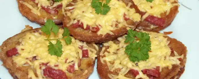 Гренки с колбасой и сыром