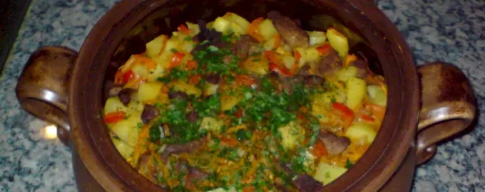 Курица с овощами в горшочке в духовке