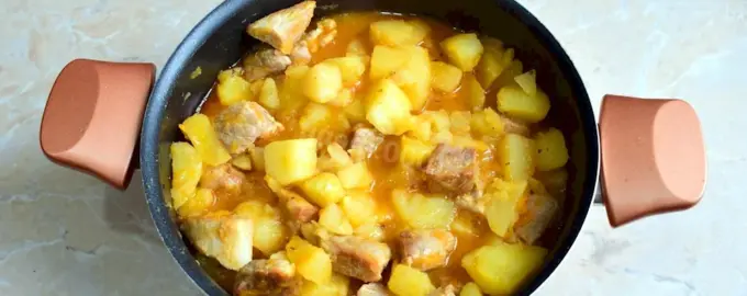 Жаркое из свинины с картошкой в кастрюле