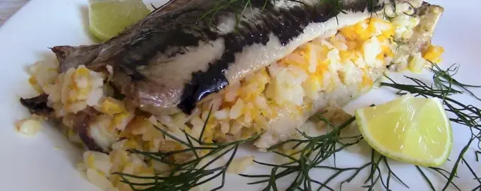 Рыба скумбрия с рисом в духовке