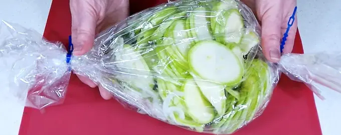 Маринованные кабачки в пакете