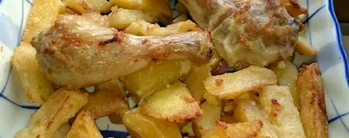 Бэби картофель с курицей в духовке