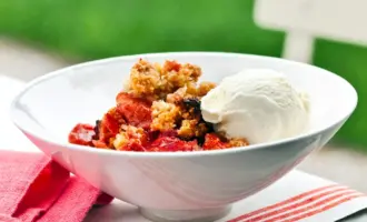 Strawberry Rhubarb crisp