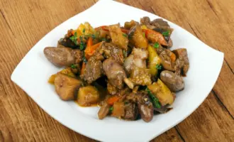 Рагу с куриными сердечками и овощами