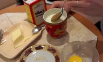 Молоко с желтком и медом от кашля