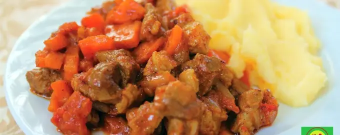 Гуляш из свинины с подливкой