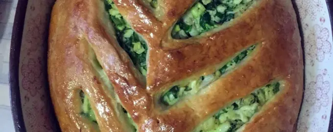 Пирог с луком и яйцом