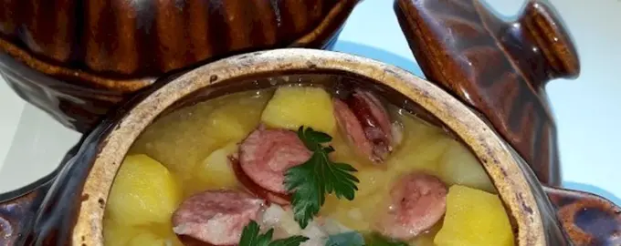 Картошечка с охотничьими колбасками в горшочках