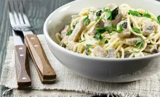 Фетучини с курицей и грибами
