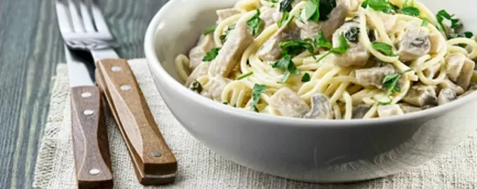Фетучини с курицей и грибами