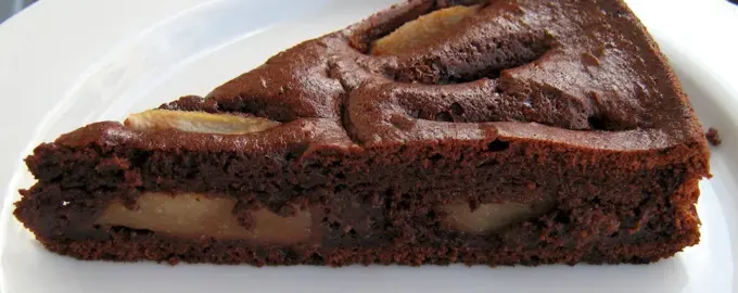 Шоколадный пирог с грушами