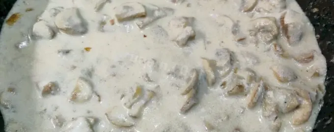 Подлива из шампиньонов со сметаной