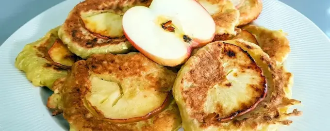 Яблочные оладьи