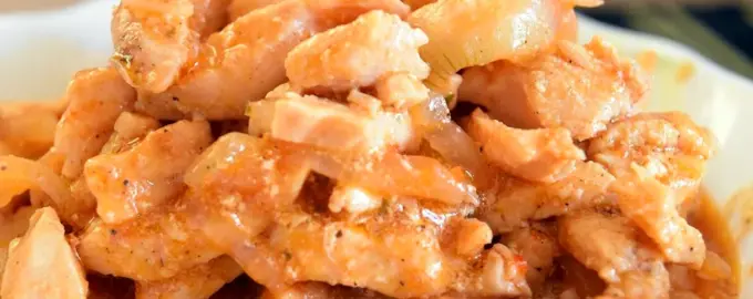 Гуляш из куриной грудки с подливкой