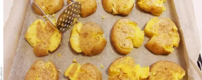 Мятая картошка в духовке